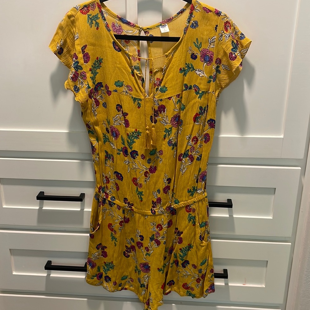 Old Navy size small romper. Very cute! See pictures